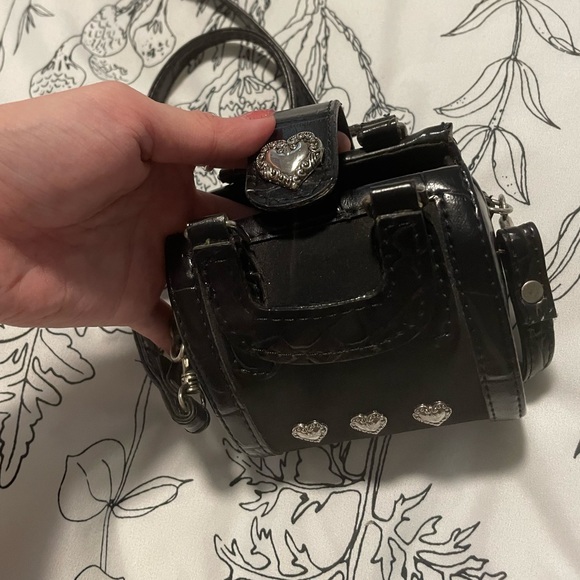 Small Black Purse with Hearts - Picture 3 of 4